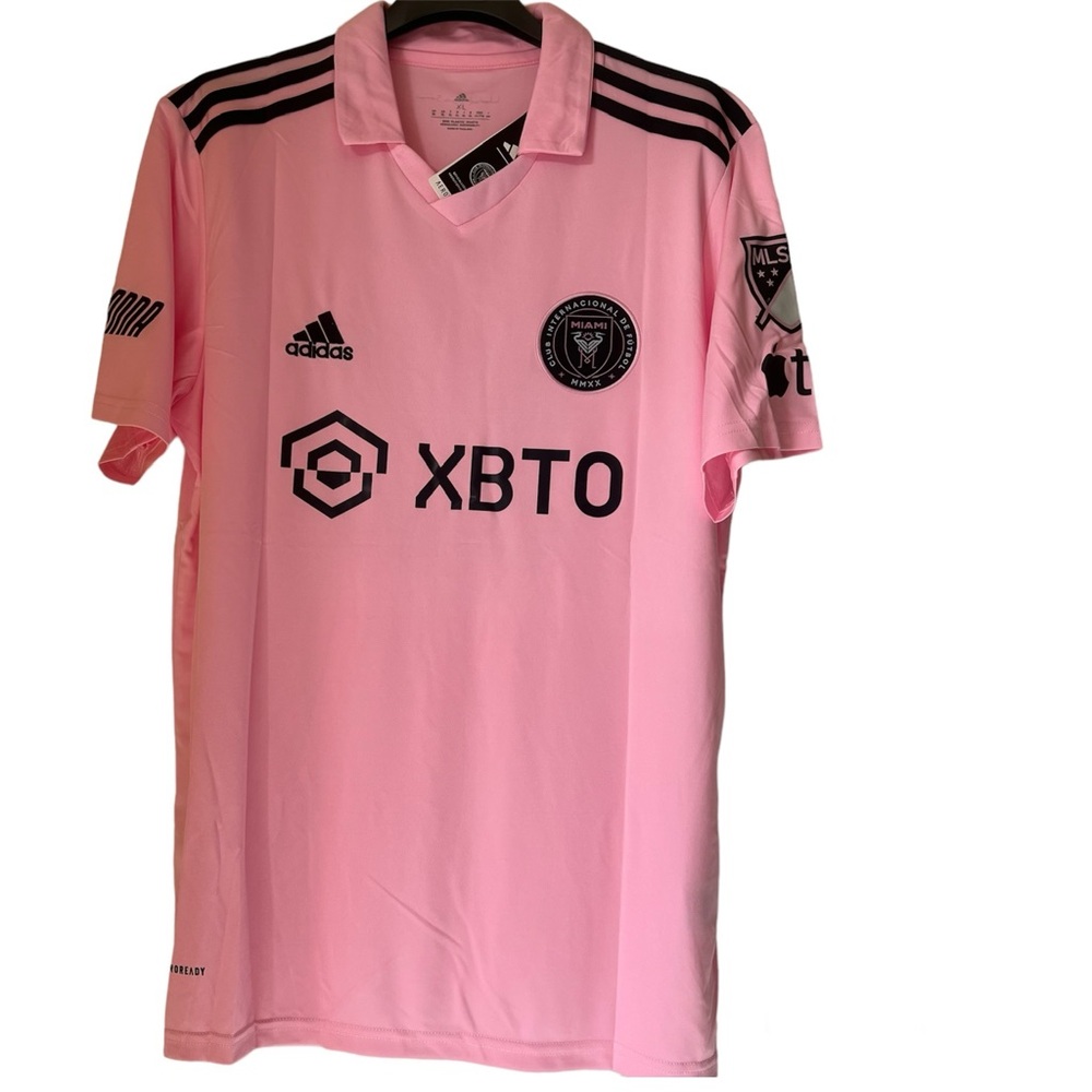 MESSI #10 INTER MIAMI HOME JERSEY PLUS A MESSI KEYCHAIN GIFT